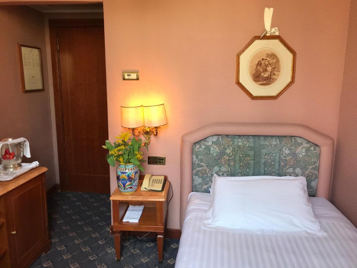 Hotel Mecenate Palace Roma Esterno foto