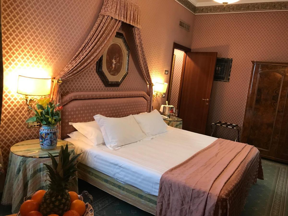 Hotel Mecenate Palace Roma Esterno foto