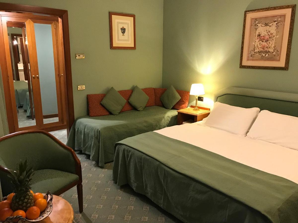 Hotel Mecenate Palace Roma Esterno foto