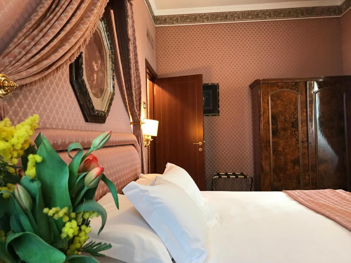 Hotel Mecenate Palace Roma Esterno foto
