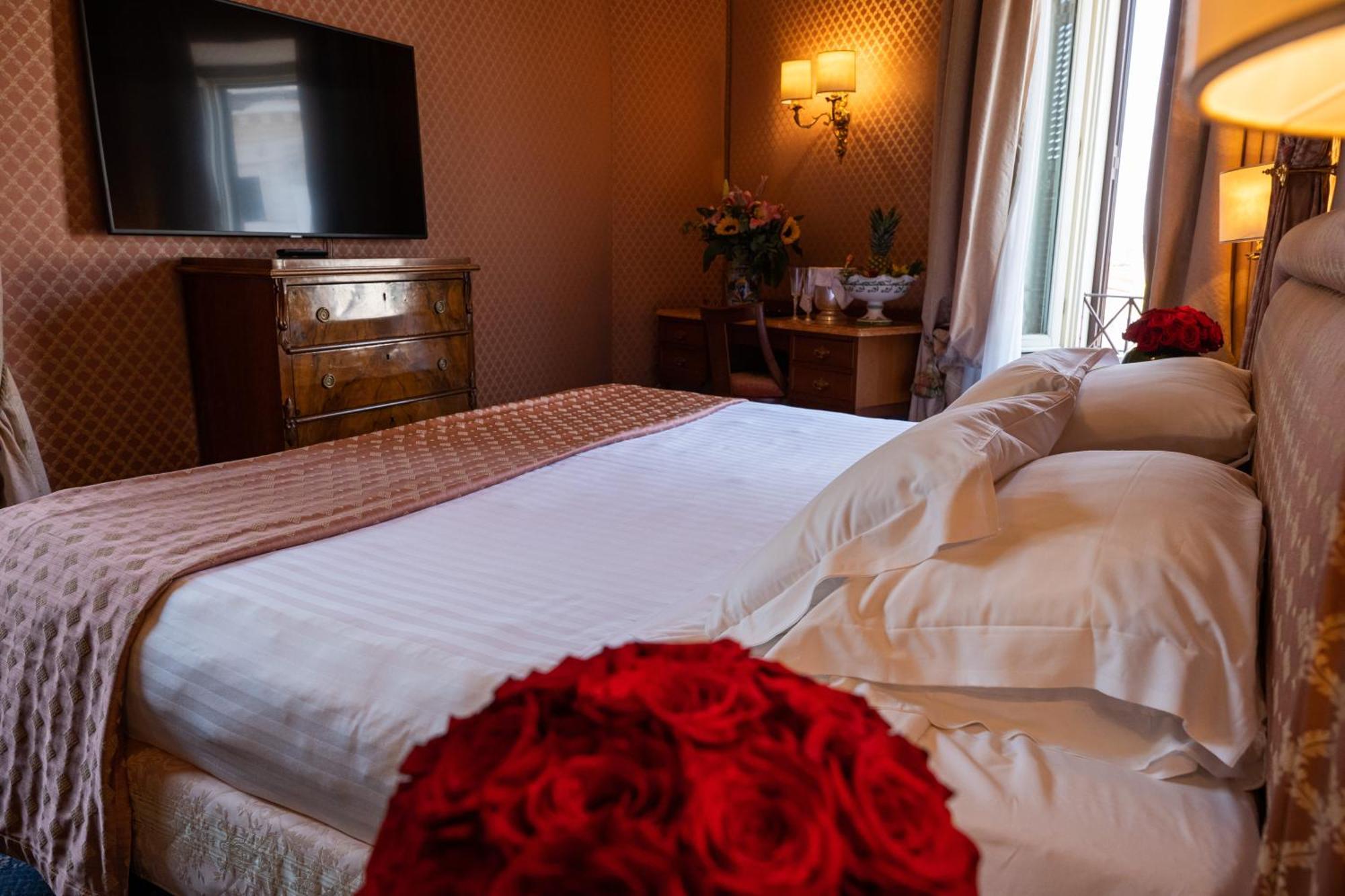 Hotel Mecenate Palace Roma Esterno foto