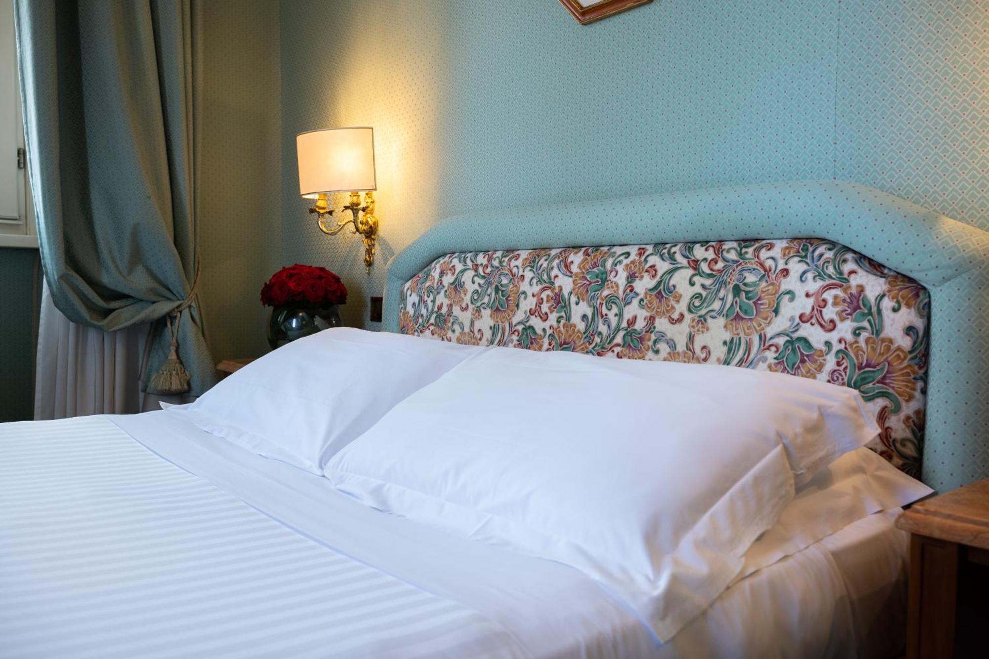 Hotel Mecenate Palace Roma Esterno foto