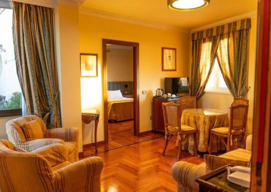 Hotel Mecenate Palace Roma Esterno foto