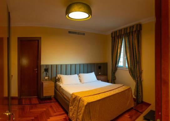 Hotel Mecenate Palace Roma Esterno foto