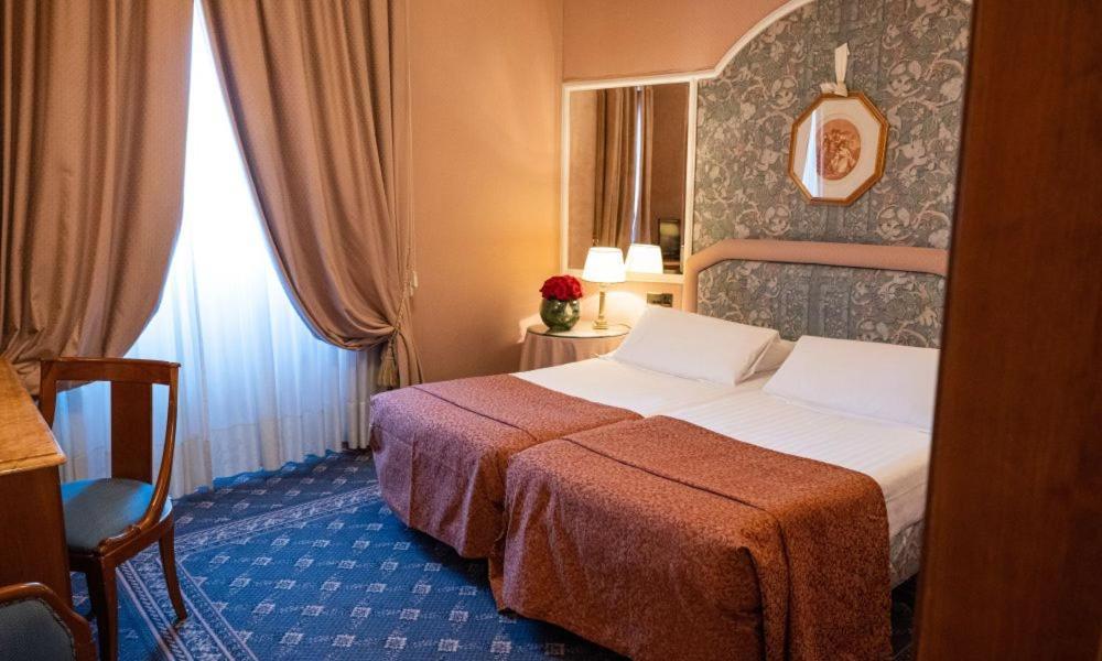 Hotel Mecenate Palace Roma Esterno foto